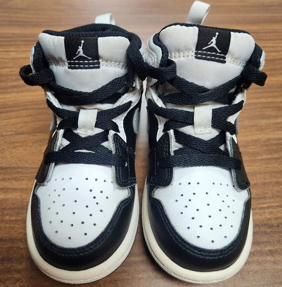 Nike Air Jordan high tops black and white Toddler Size 8C - Picture 3 of 9